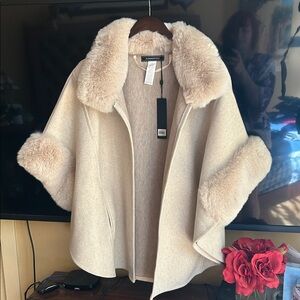 BCBGMAXAZRIA Chic Beige Cape with Fur Trim